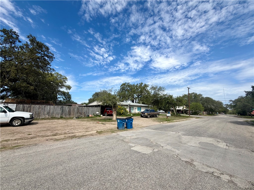1202 Terry Street George West TX 78022