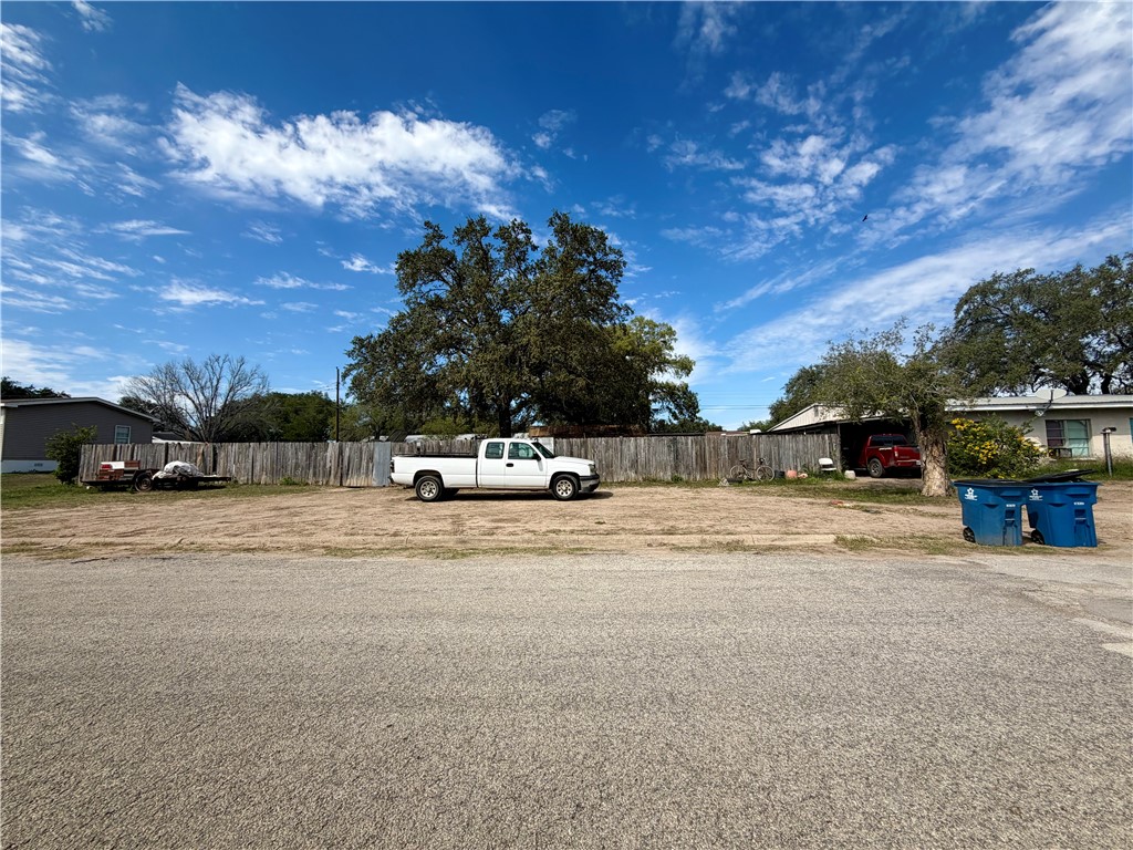 1202 Terry Street George West TX 78022