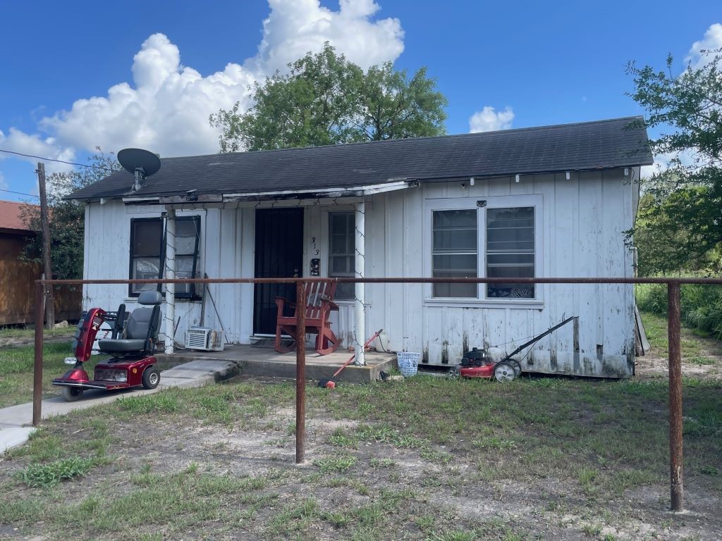 313 W Maupin Street Falfurrias TX 78355
