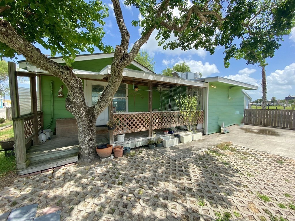 112 Palmetto Avenue Rockport TX 78382