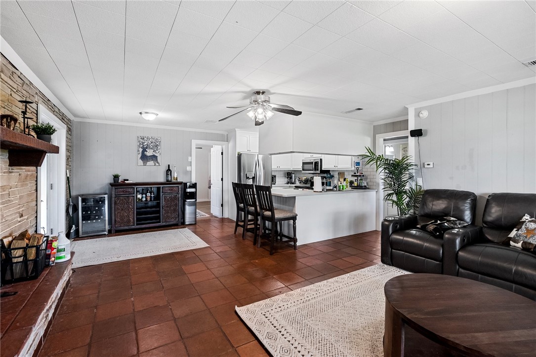 180 Freeman Circle George West TX 78022