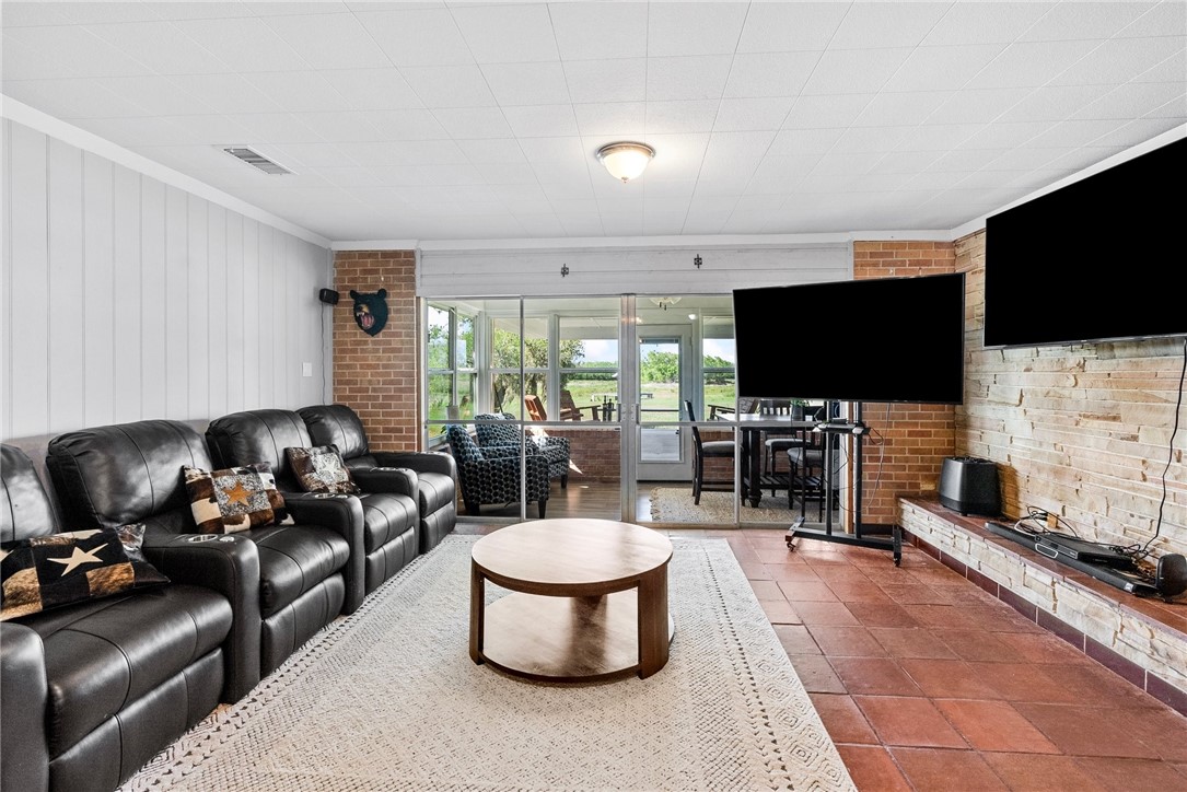180 Freeman Circle George West TX 78022