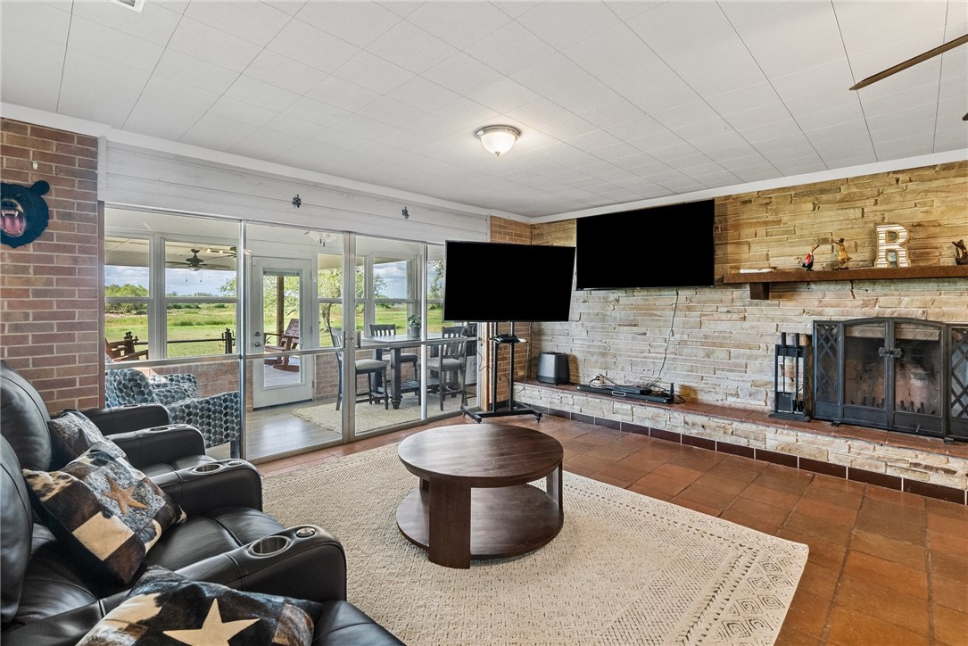 180 Freeman Circle George West TX 78022