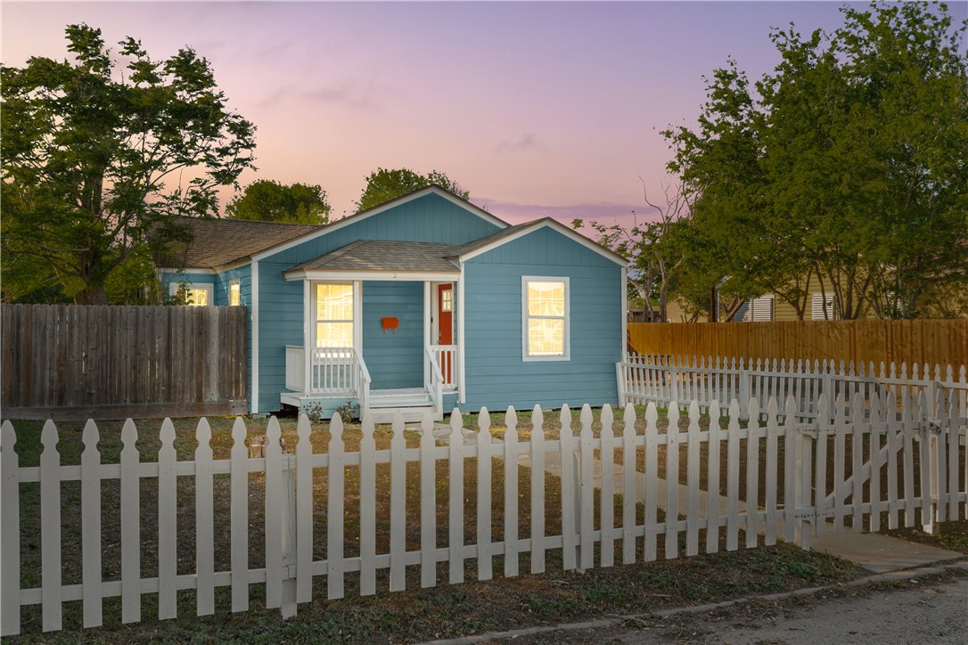 1225 Logan Avenue Corpus Christi TX 78404