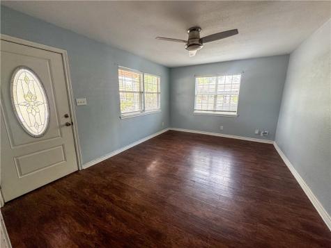 702 Jefferson Street Alice TX 78332