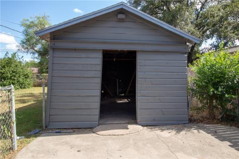 702 Jefferson Street Alice TX 78332