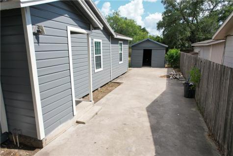 702 Jefferson Street Alice TX 78332