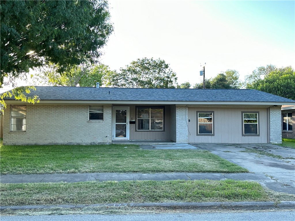 1727 Austin Street Portland TX 78374
