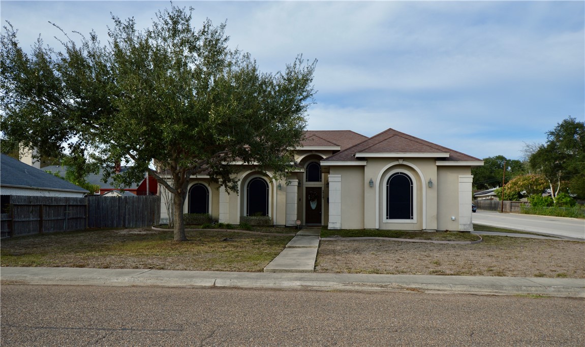 1717 Agarito Avenue Alice TX 78332