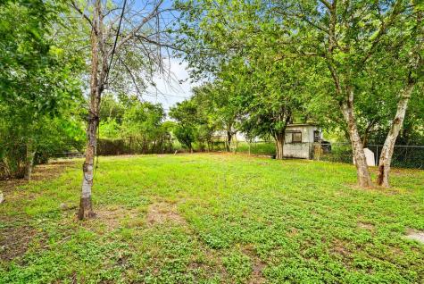 647 W Main Avenue Robstown TX 78380