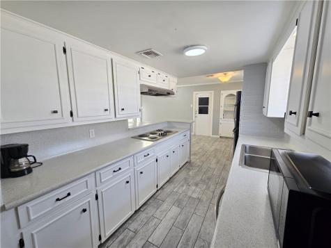302 Frio Drive Portland TX 78374