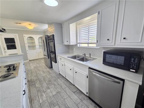 302 Frio Drive Portland TX 78374