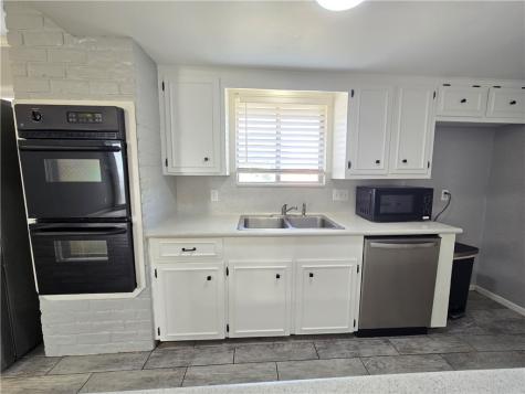 302 Frio Drive Portland TX 78374