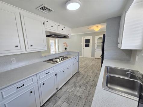 302 Frio Drive Portland TX 78374