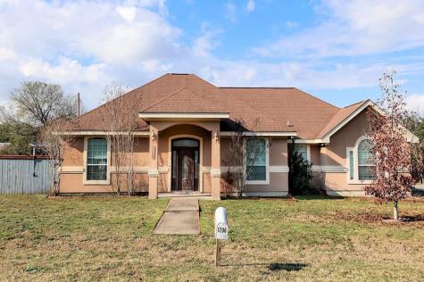 1206 Mark Street George West TX 78022