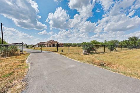 894 County Road 465 Alice TX 78332