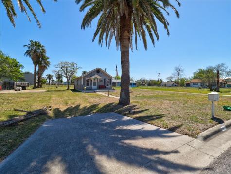 1139 S Houston Street Aransas Pass TX 78336