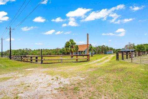 1892 State Highway 188 Rockport TX 78382