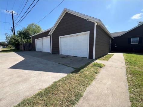 609 E Crockett Street Falfurrias TX 78355