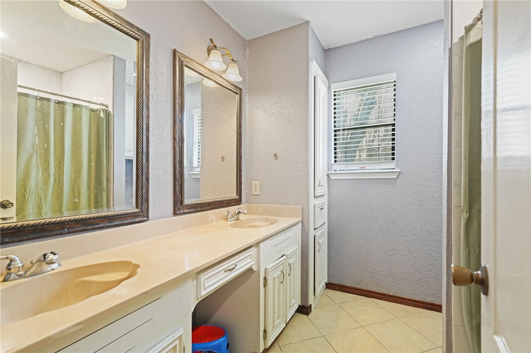7037 Sun Wood Drive Corpus Christi TX 78413