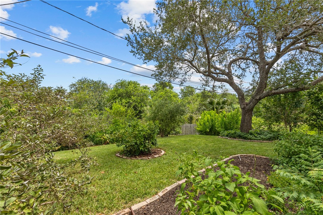 221 Ocean View Place Corpus Christi TX 78411