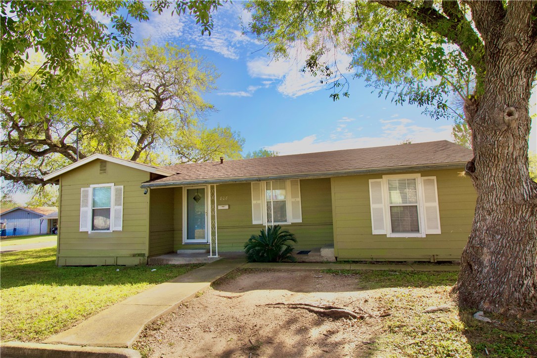 808 E Lott Street Beeville TX 78102