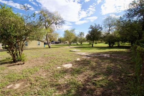808 E Lott Street Beeville TX 78102