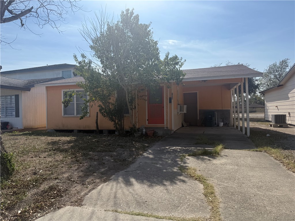 708 Louis Street Alice TX 78332
