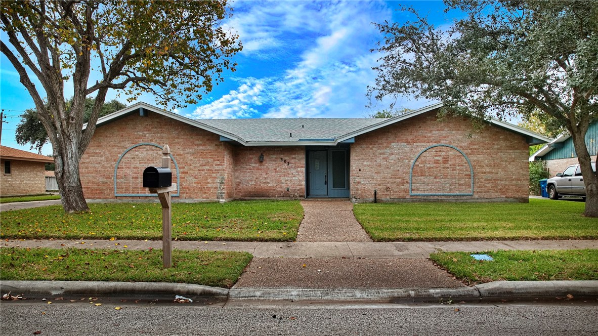 303 Poesta Drive Portland TX 78374