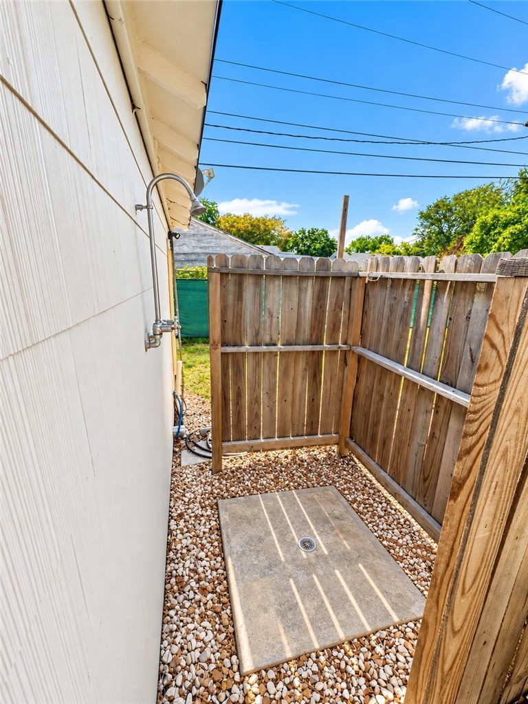 645 Mcclendon Street Corpus Christi TX 78404
