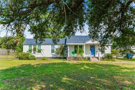 735 S Pearl Street Rockport TX 78382