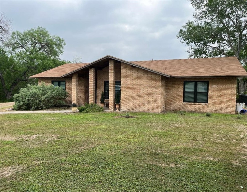 1058 Highway 72 Three Rivers TX 78071