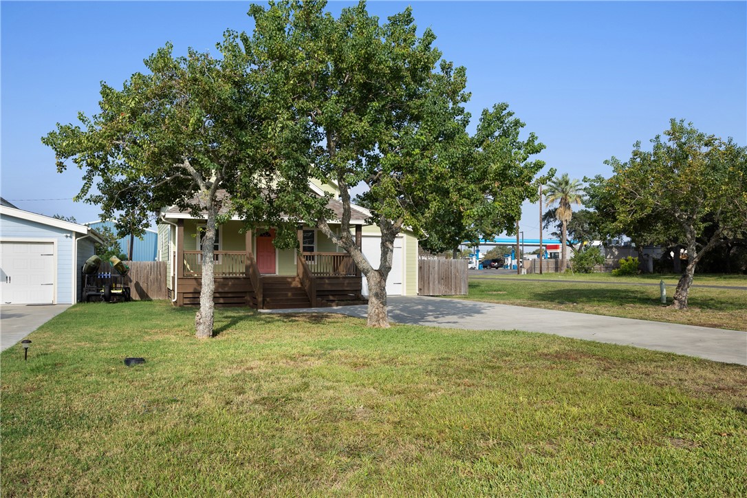 1403 S Young Street Rockport TX 78382