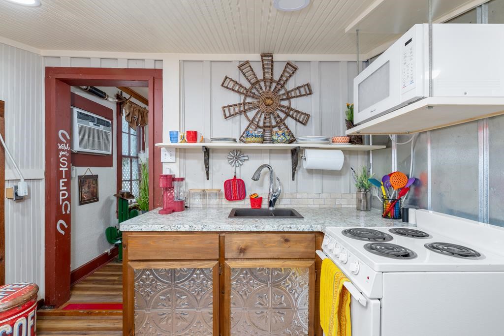 702 14th Street Bandera TX 78003