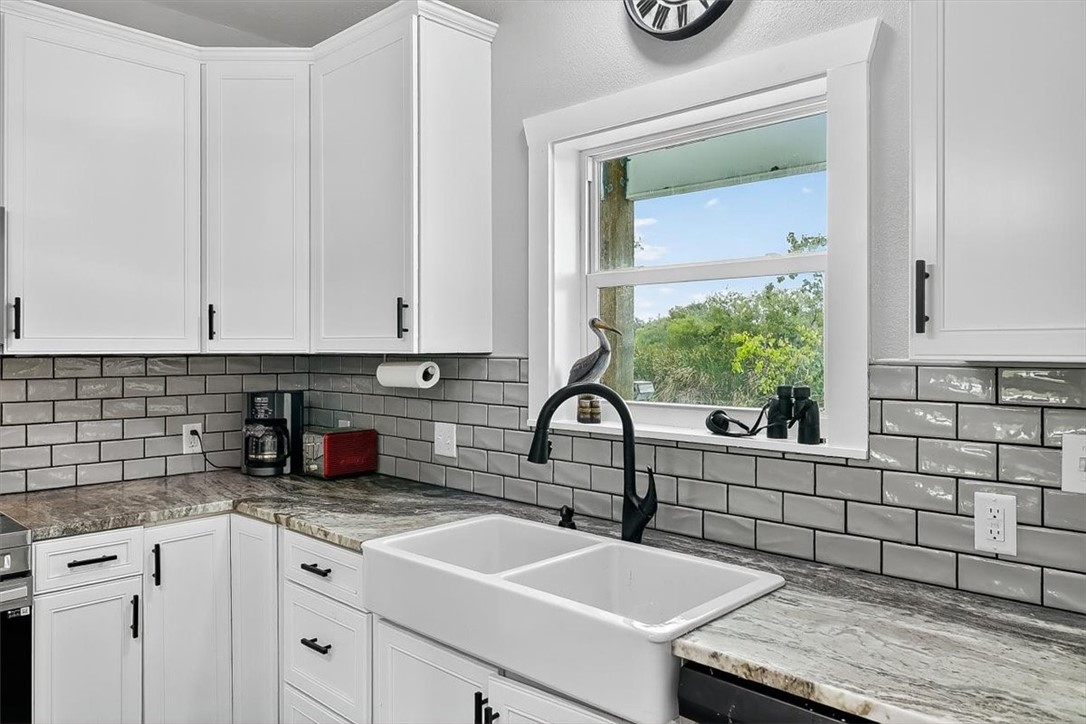 478 Saint Charles W Rockport TX 78382