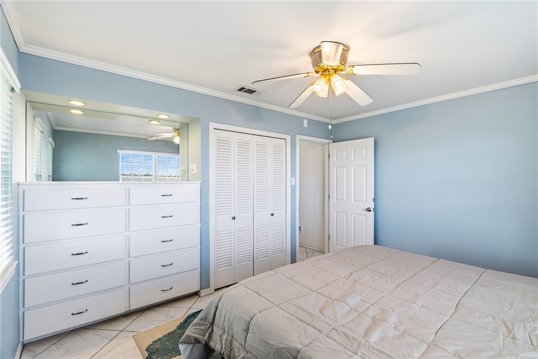 1701 Bayshores Rockport TX 78382