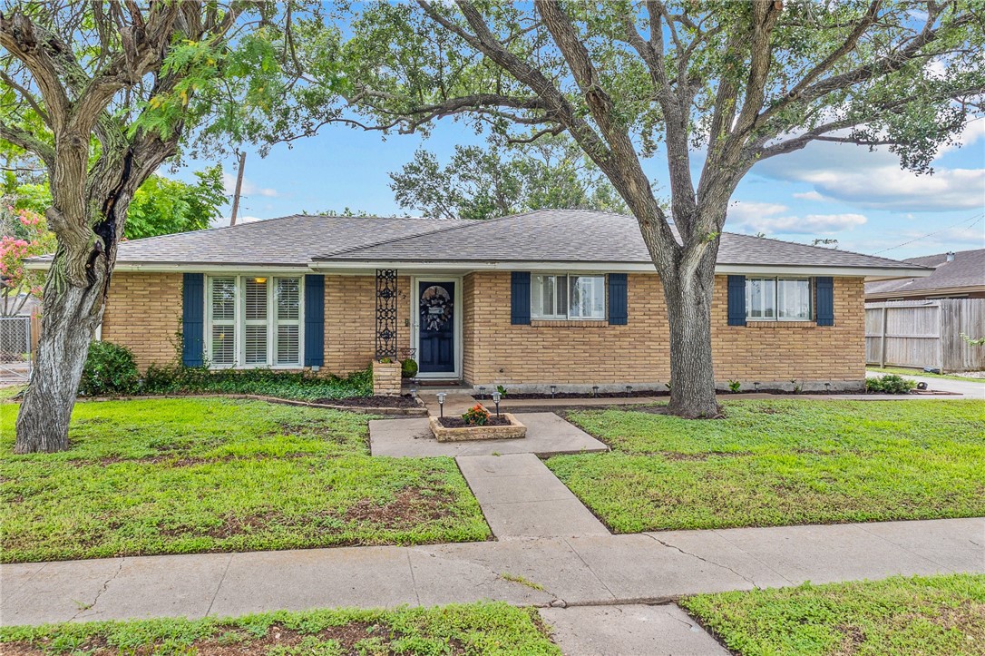 922 Meadowbrook Drive Corpus Christi TX 78412