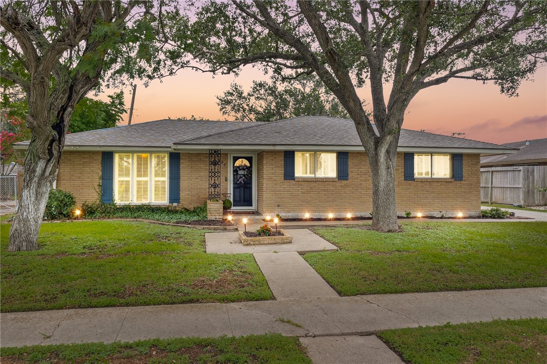 922 Meadowbrook Drive Corpus Christi TX 78412