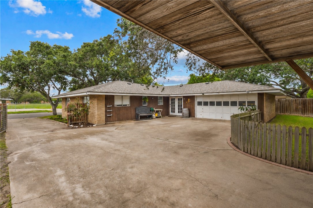 922 Meadowbrook Drive Corpus Christi TX 78412