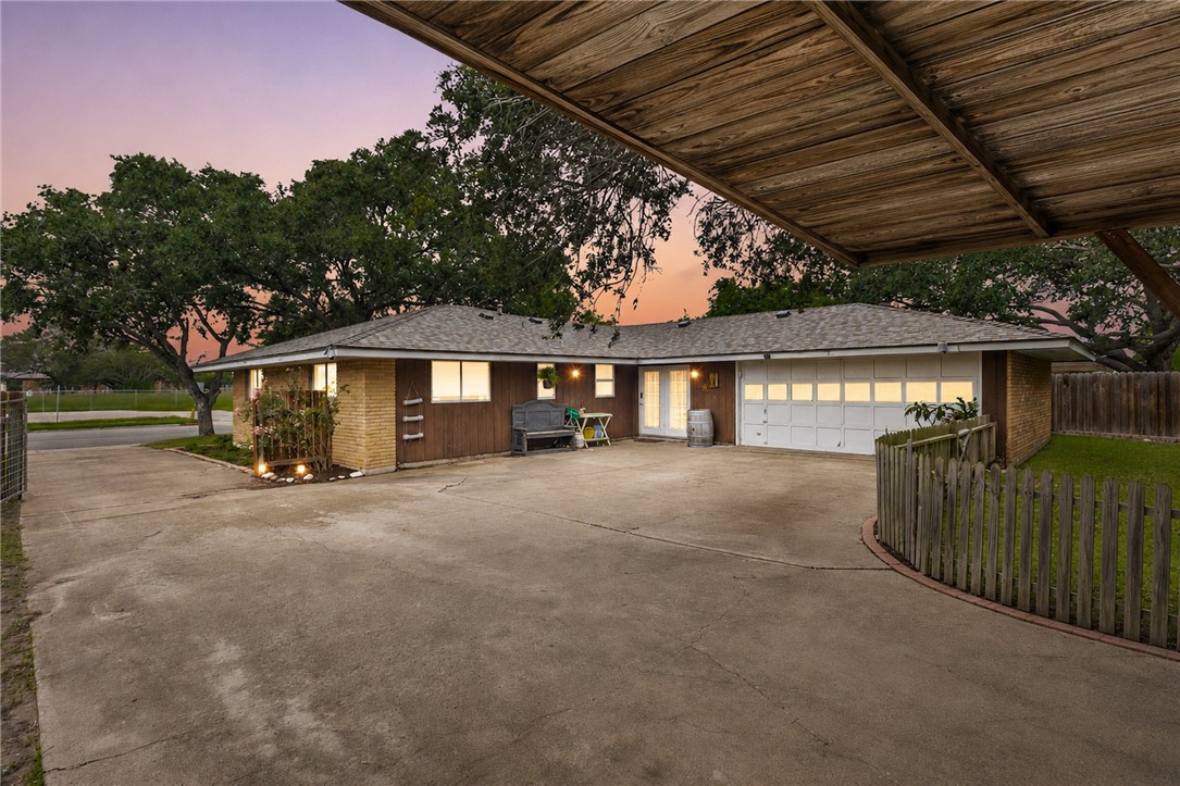 922 Meadowbrook Drive Corpus Christi TX 78412