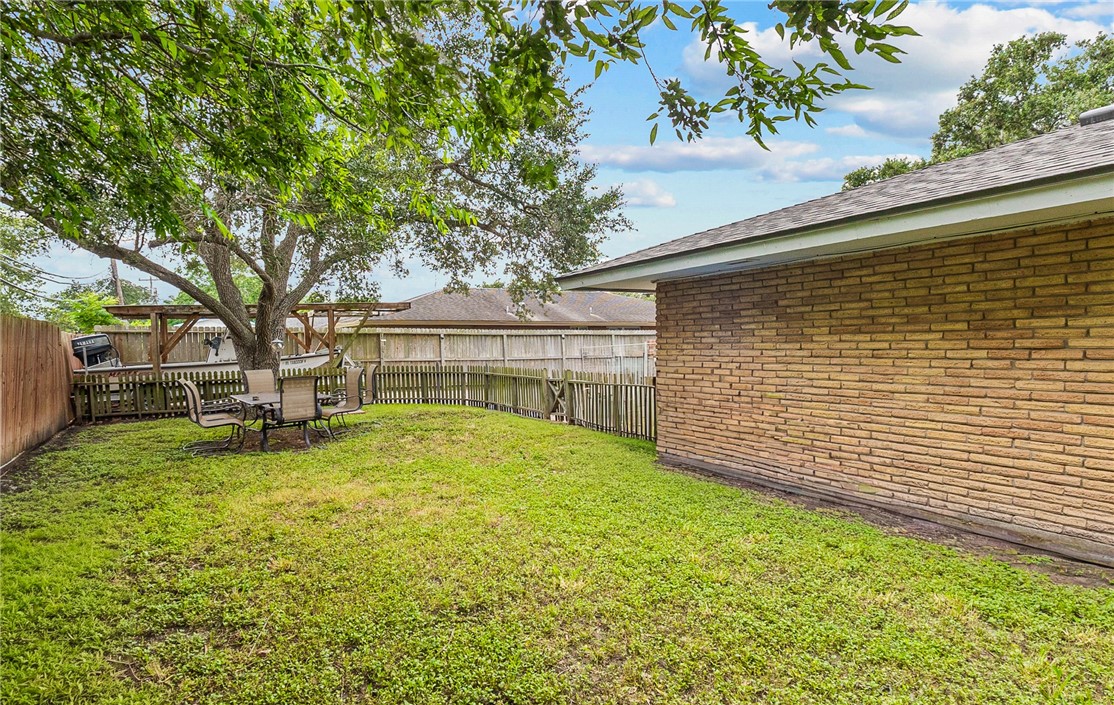 922 Meadowbrook Drive Corpus Christi TX 78412