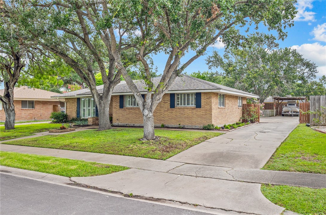 922 Meadowbrook Drive Corpus Christi TX 78412