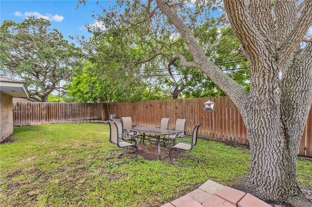 922 Meadowbrook Drive Corpus Christi TX 78412