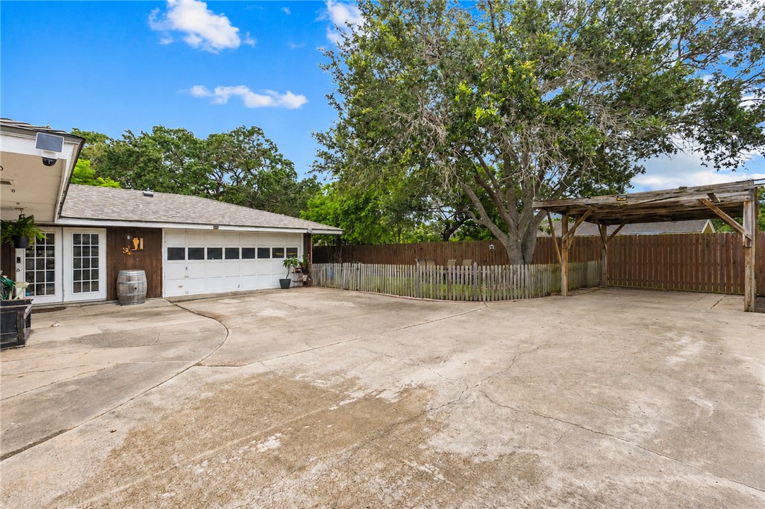 922 Meadowbrook Drive Corpus Christi TX 78412