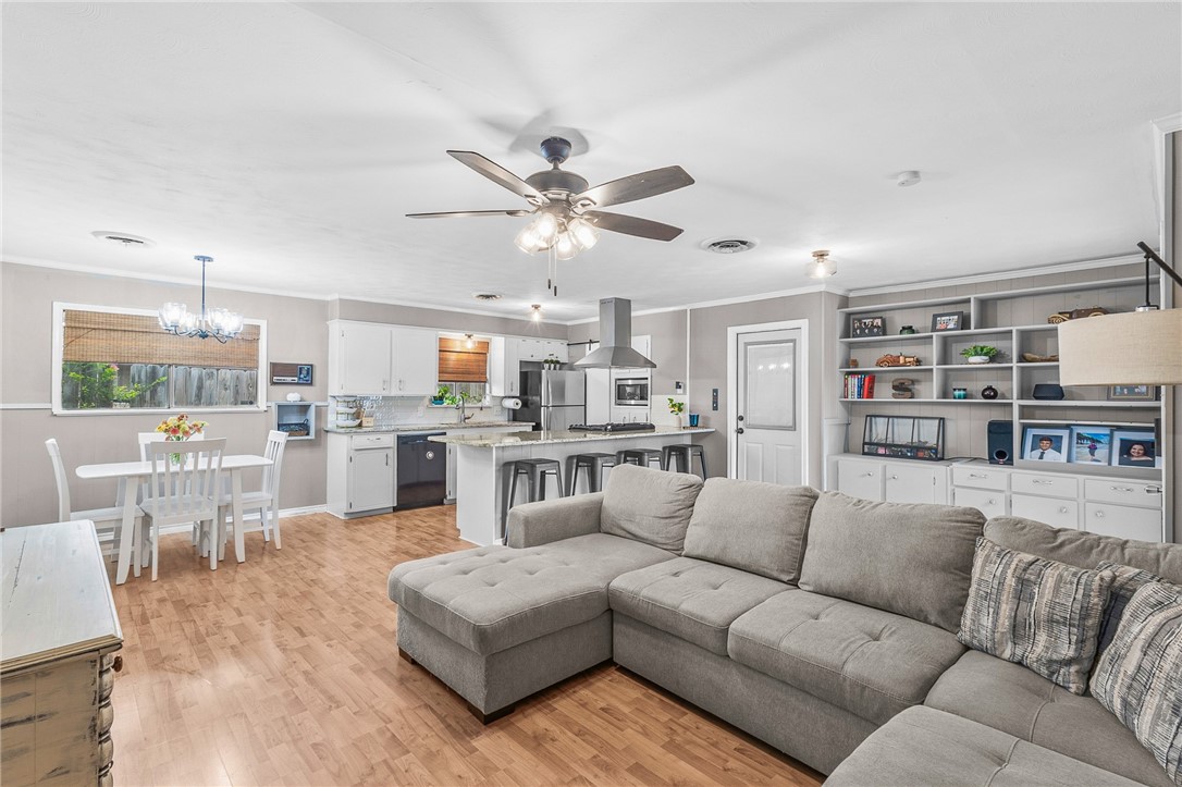 922 Meadowbrook Drive Corpus Christi TX 78412