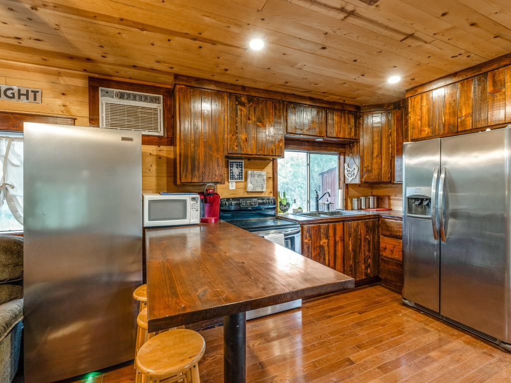 2831 County Road 430 Pleasanton TX 78064