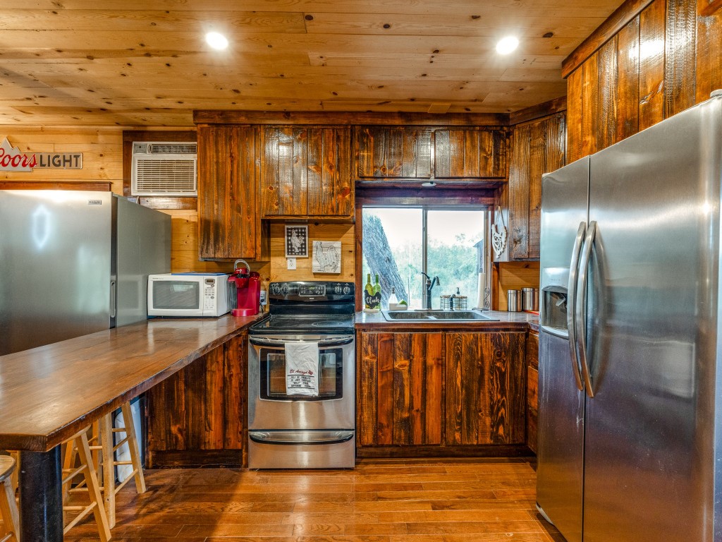 2831 County Road 430 Pleasanton TX 78064