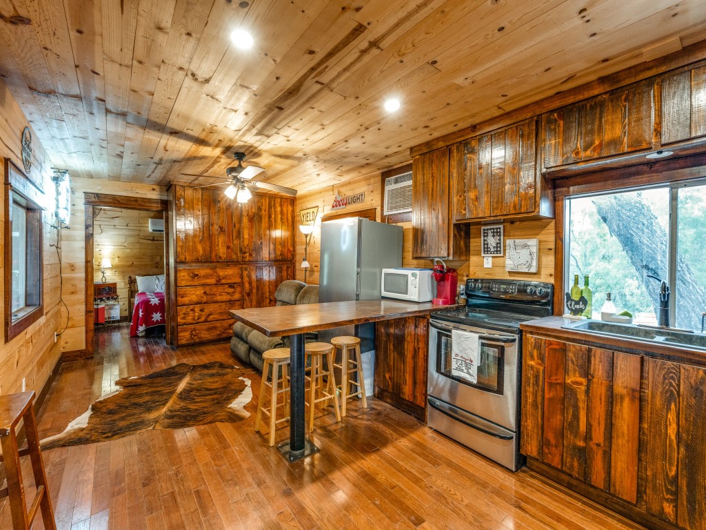 2831 County Road 430 Pleasanton TX 78064