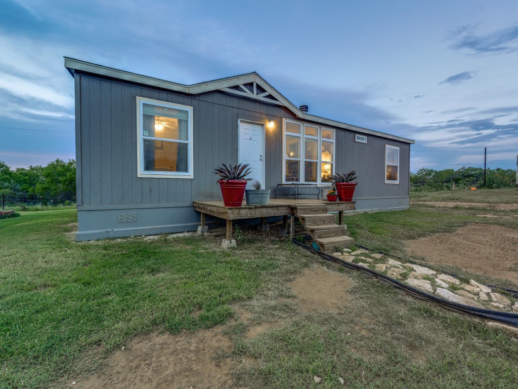 2831 County Road 430 Pleasanton TX 78064