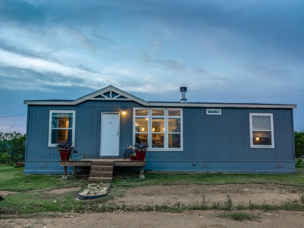 2831 County Road 430 Pleasanton TX 78064